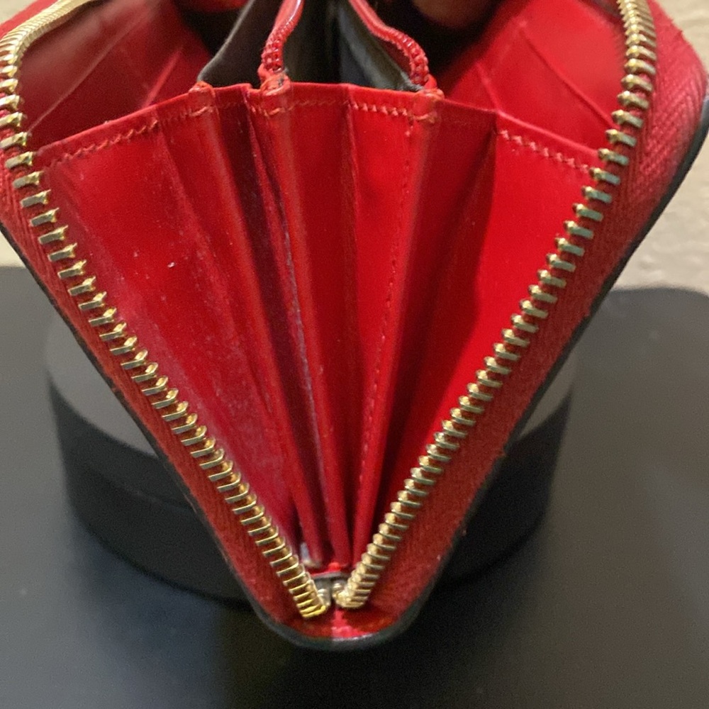 Beautiful red Gucci Guccissima bow zip wallet. ❤️ - Picture 9 of 12